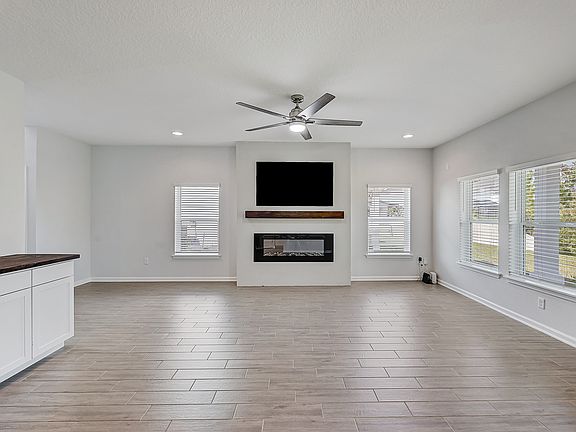 3rd image of 225 Starnberg Court St
