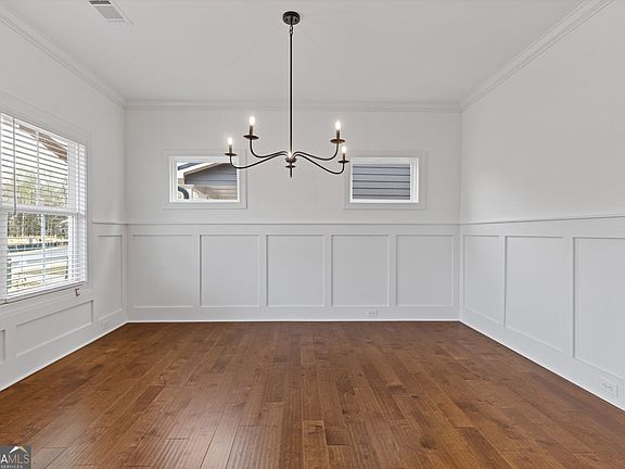 4th image of 364 Summerville Ln