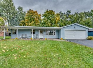 13 Poplar Pl, North Aurora, IL 60542