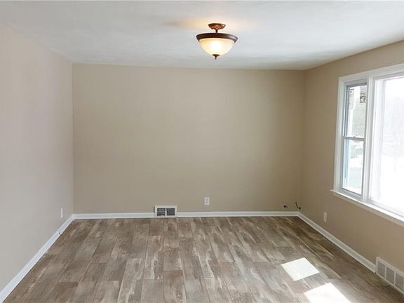 3rd image of 509 Demong Dr