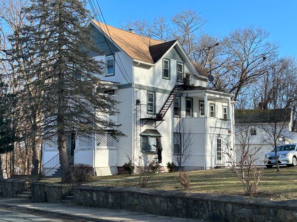 907 Bernon St Floor 3, Woonsocket, RI
