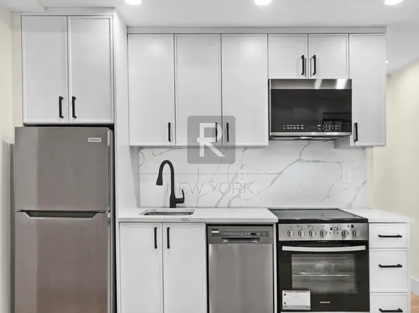 150 West 51st Street 1601 image 1 of 9