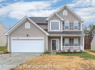 6821 Goldenwillow Dr, Charlotte, NC 28215
