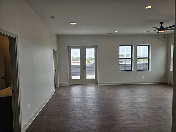 4th image of 1302 N Main St Suite 304