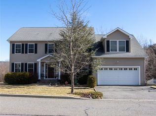 60 Rhone Ridge Dr, Pawling, NY 12564