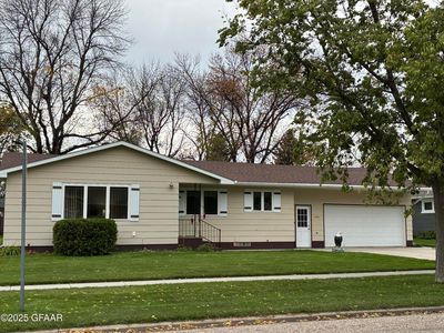 1481 Dogwood Ave, Grafton, ND, 58237