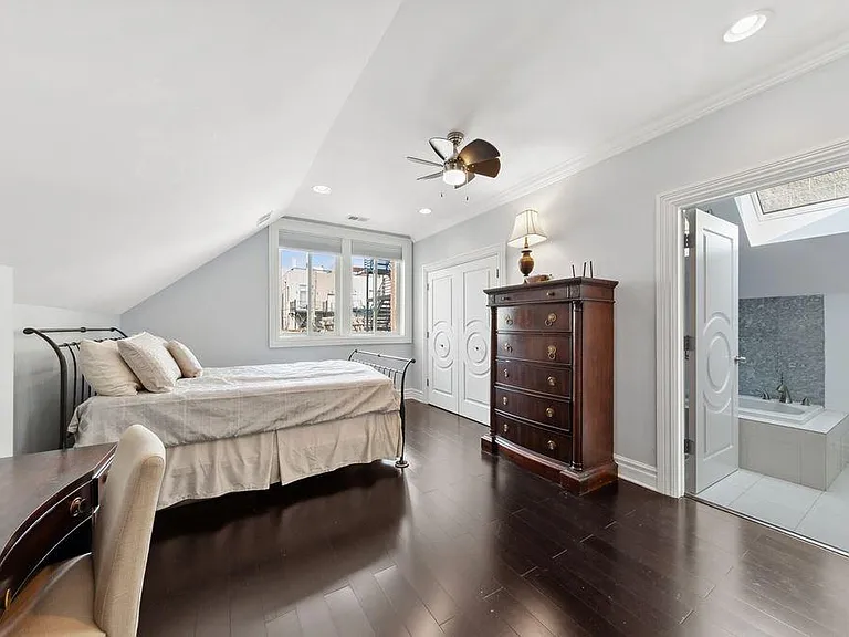 1836 W Rice St — Photo 14