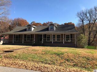 15 Camelot Dr, Calvert City, KY 42029