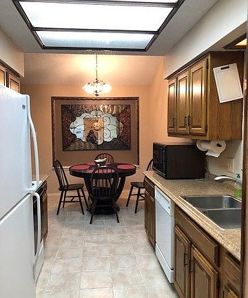 3rd image of 5115 Roundhill DR.