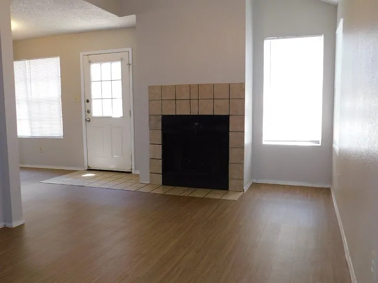 2223 Katy Ln #2223B — Photo 2