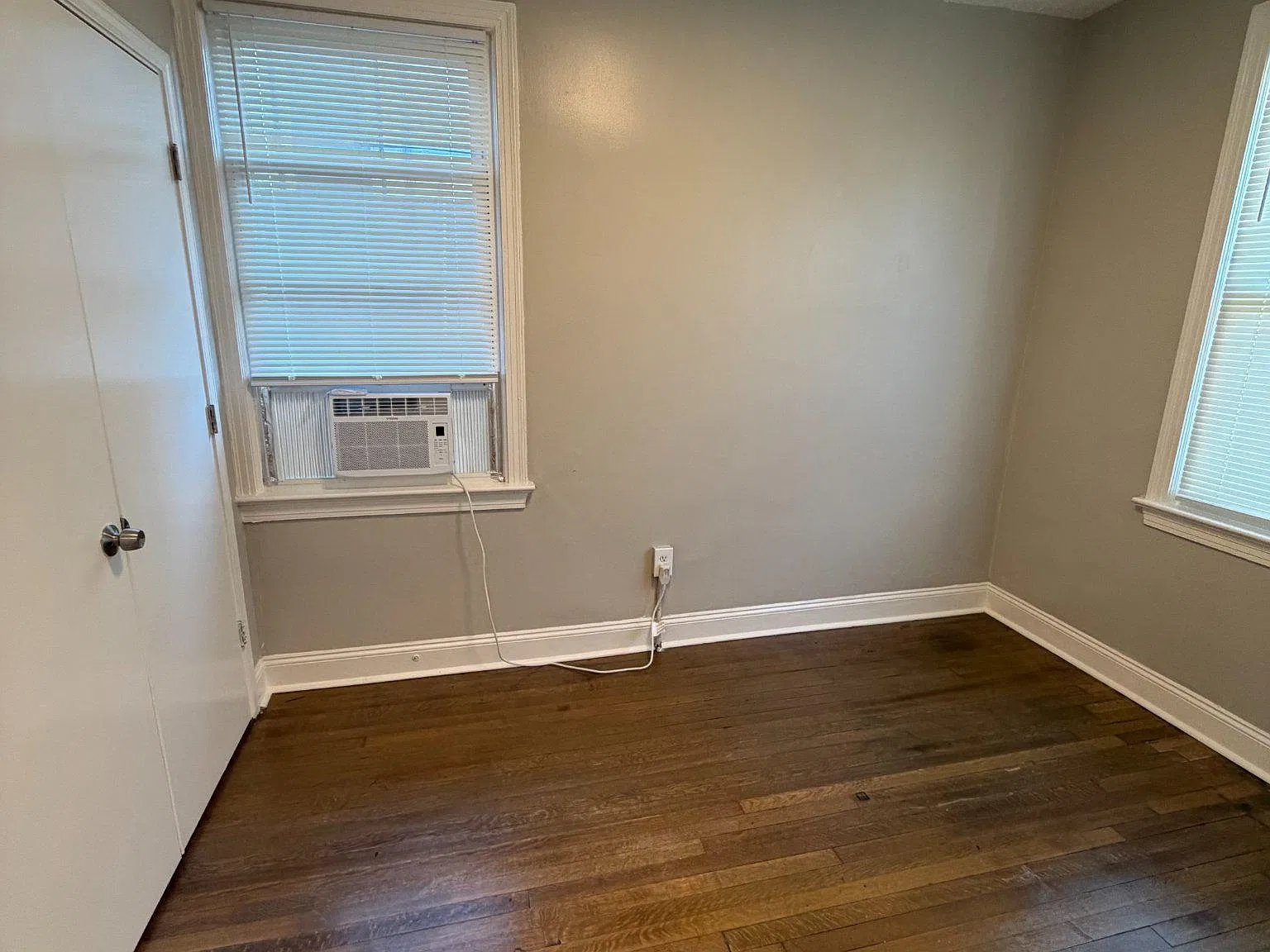 3 bed, 1.0 bath, 2800 sqft, $3,500 — Photo 3