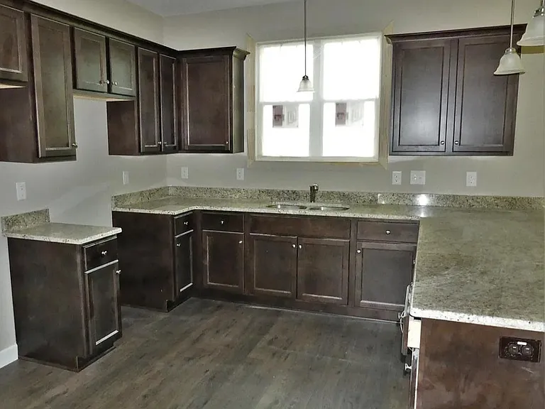 408 Washington St — Photo 12