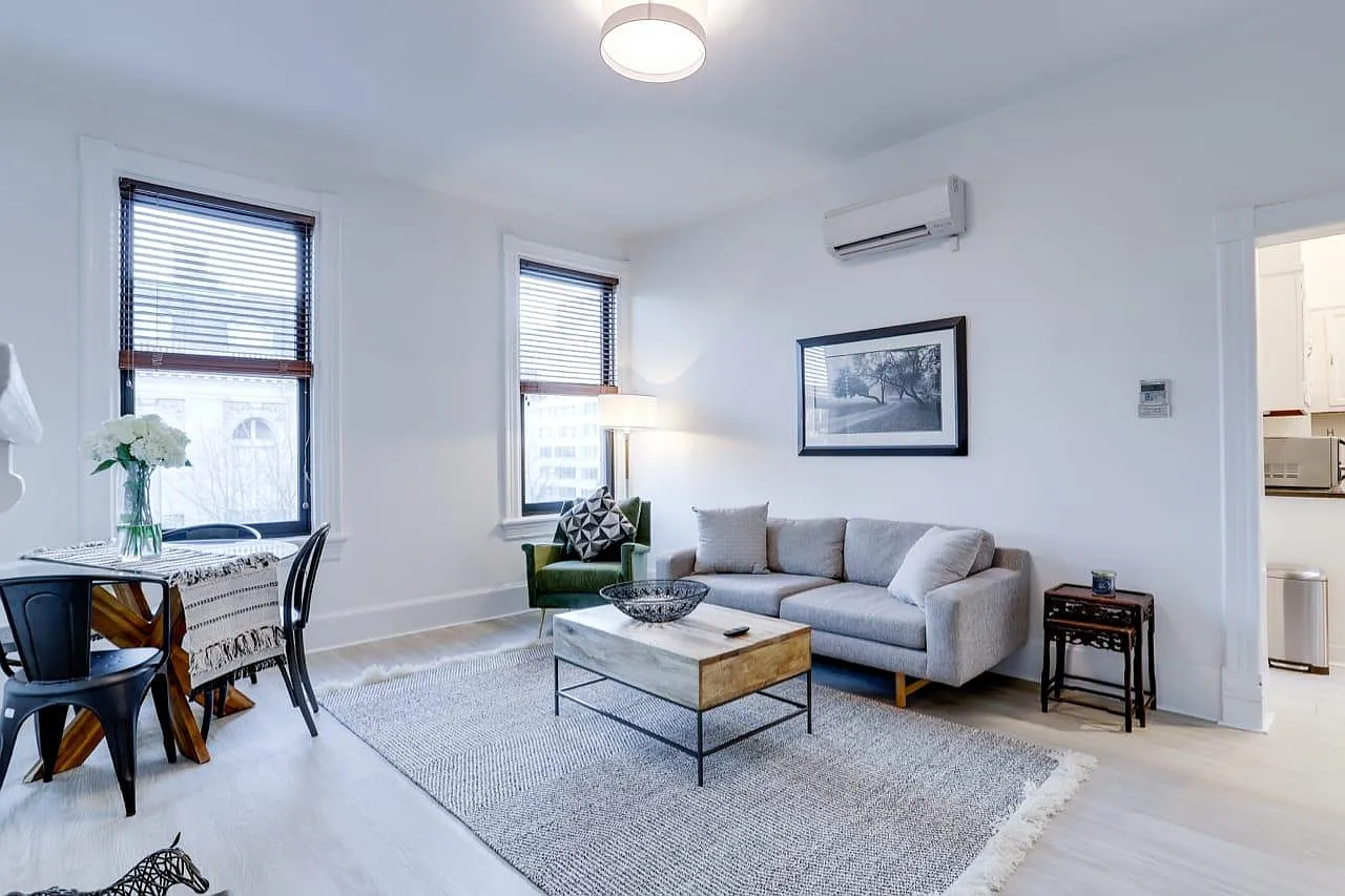 2 bed, 1.5 bath, 1000 sqft, $5,000 — Photo 1