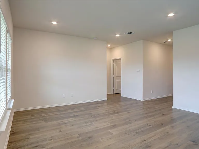 6517 Waterfall Ln — Photo 11