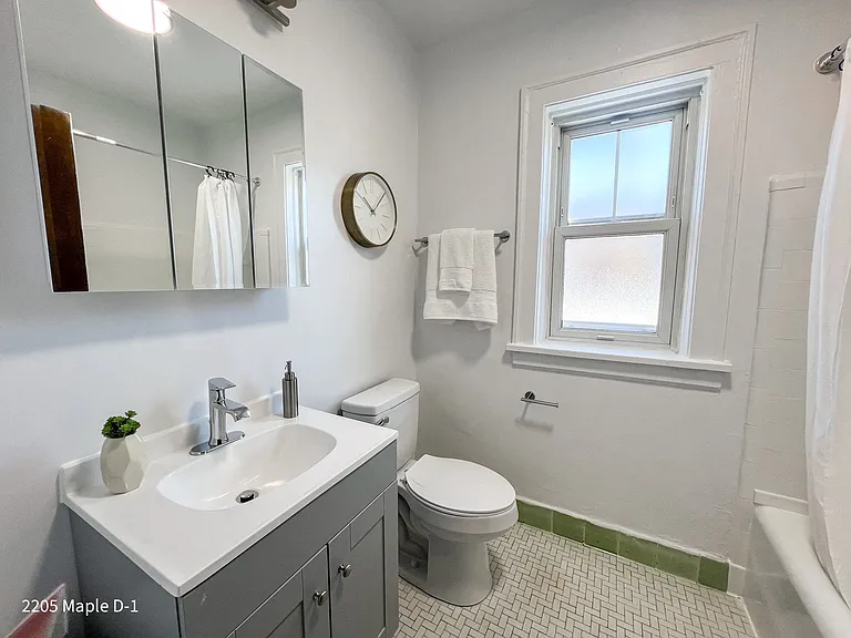 2201-07 Maple Ave — Photo 9