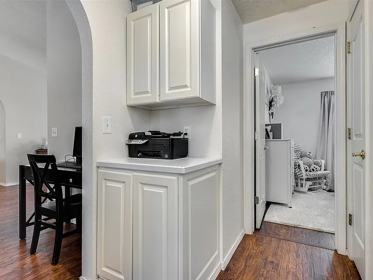 10230 W Greenleaf Ct — Photo 9