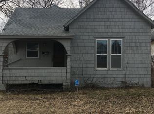 121 SW 2nd St, Newton, KS 67114