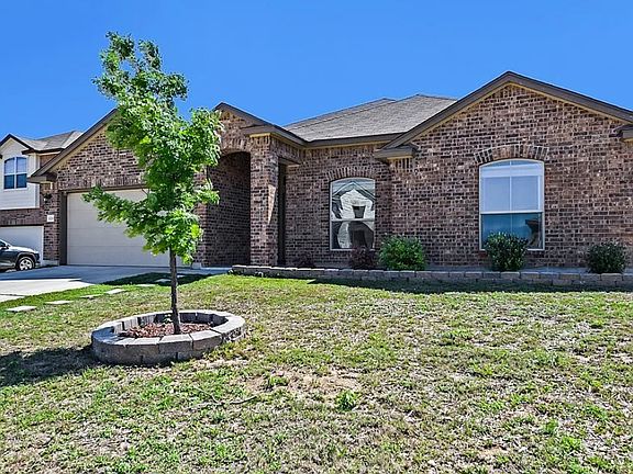 3rd image of 1226 Hogg Ct