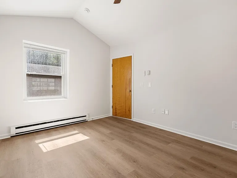 31 Railroad St #10 — Photo 16