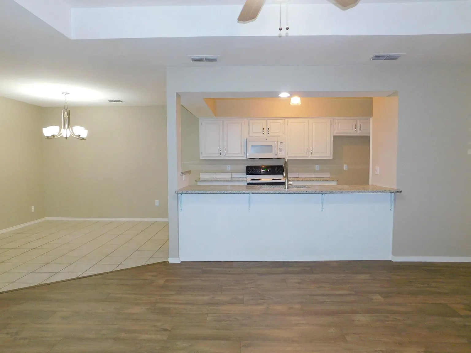3 bed, 1287 sqft, $1,950 — Photo 4