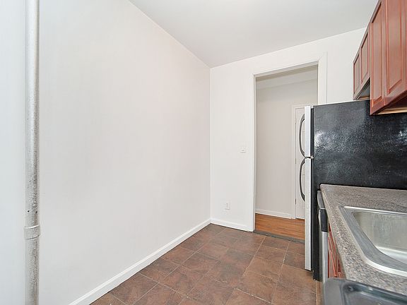 3rd image of 736 W 173rd St APT C24