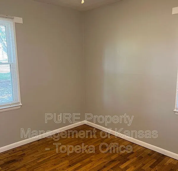 1926 SE Michigan Ave — Photo 6