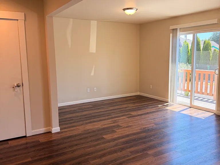 1030 E Fairhaven Ave #B — Photo 2