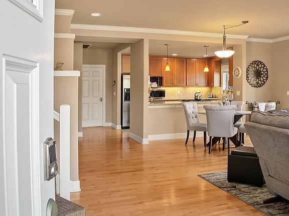3rd image of 9523 Slater Ave NE #9523