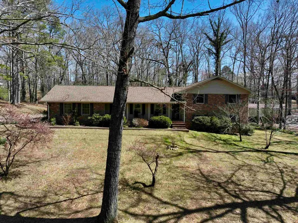 215 Horner Dr, Selmer, TN 38375