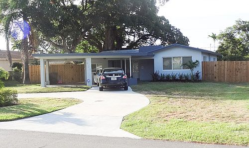 2nd image of 827 Sw 14th Court