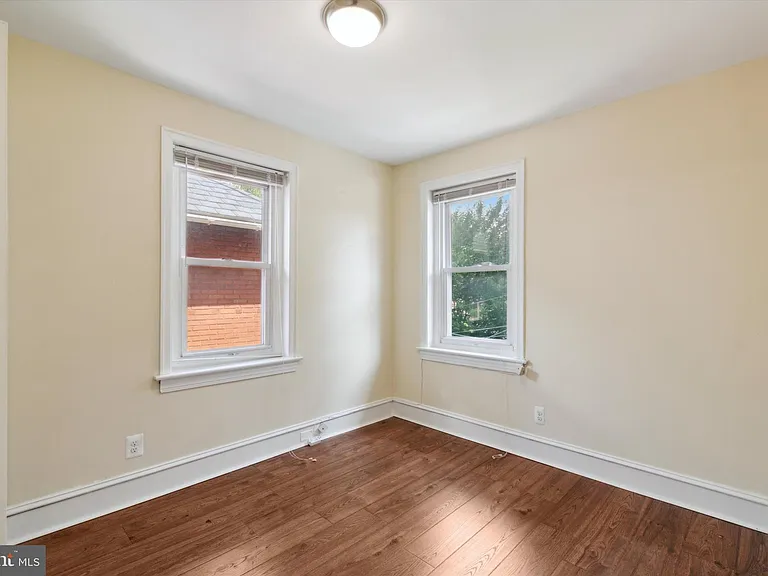 925 County Line Rd — Photo 14