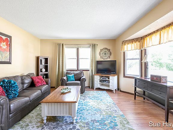 3rd image of 2454 Parkview St SW