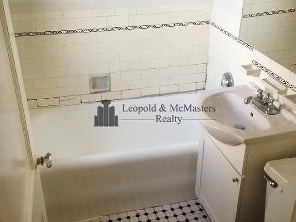 4th image of 185 Chestnut Hill Ave APT 2C