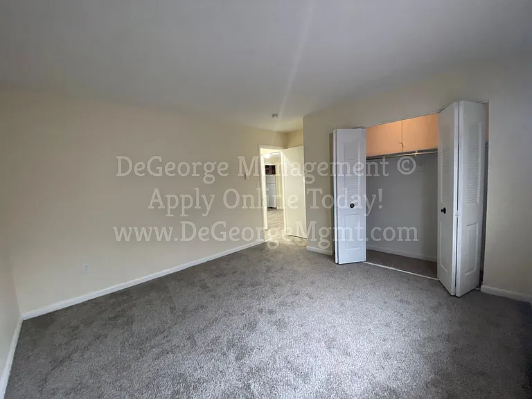 Parkway Apartments — Photo 11