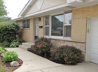 1371 Anthony Rd, Wheeling, IL 60090