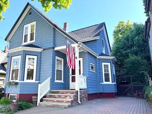 33 Burrill Ave, Lynn, MA 01902
