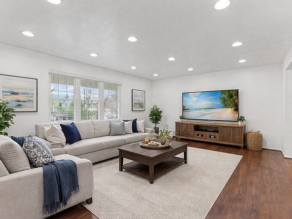 3rd image of 1253 Meadow Ridge Rd