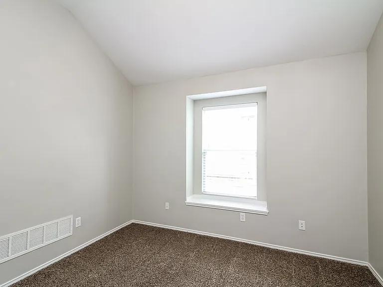 2809 Berry Hl — Photo 12