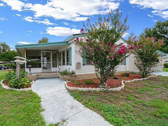 2nd image of 3221 SE 39TH AVENUE