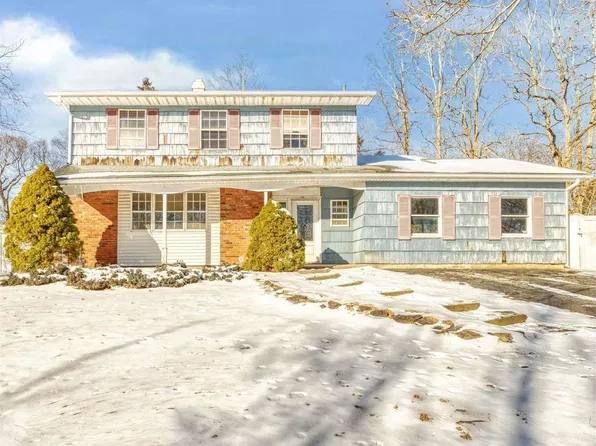 6 Rockhill Road, Rocky Point, NY 11778