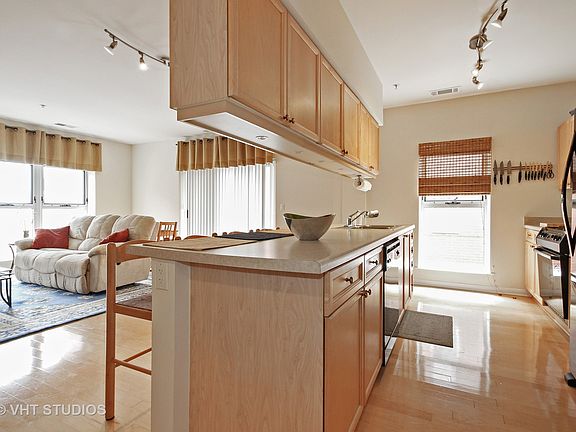 5th image of 1222 Chicago Ave APT 503