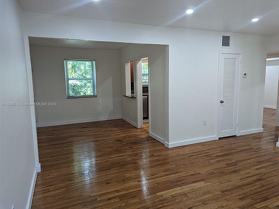 3rd image of 5625 SW 80th St #113B
