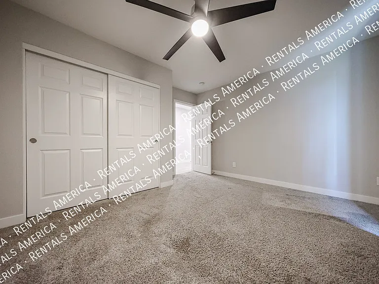 2902 W Straford Dr — Photo 23