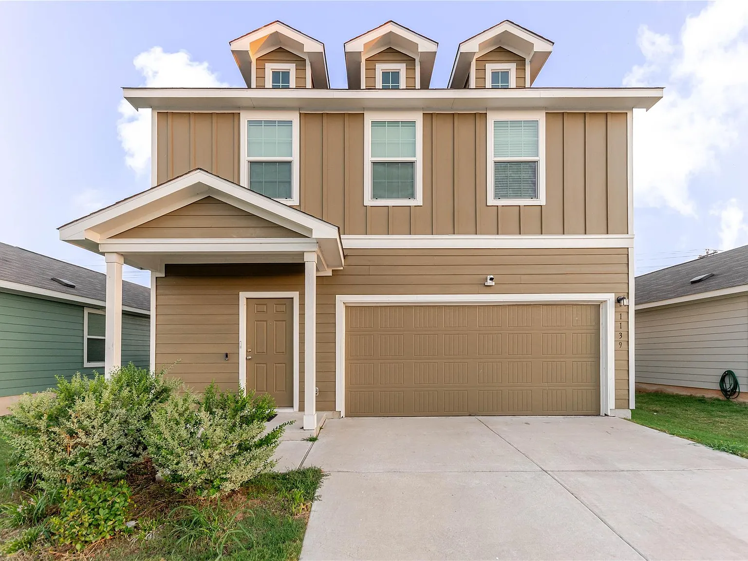 4 bed, 2.5 bath, 2000 sqft, $1,900 — Photo 3