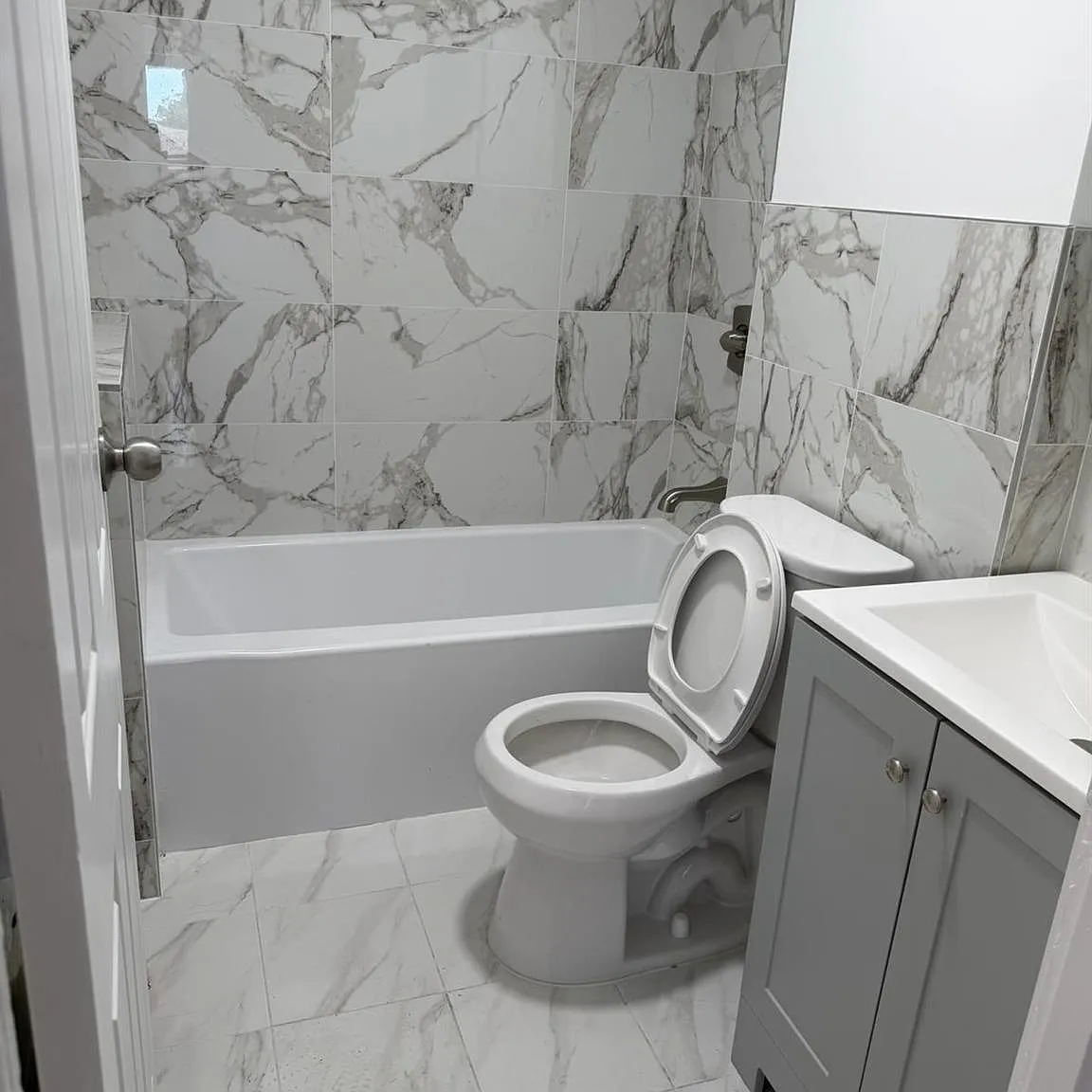 3 bed, 1.0 bath, $3,000 — Photo 2