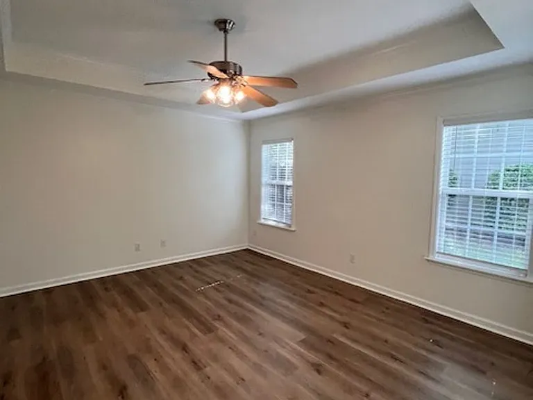 4077 Huntley Dr — Photo 2