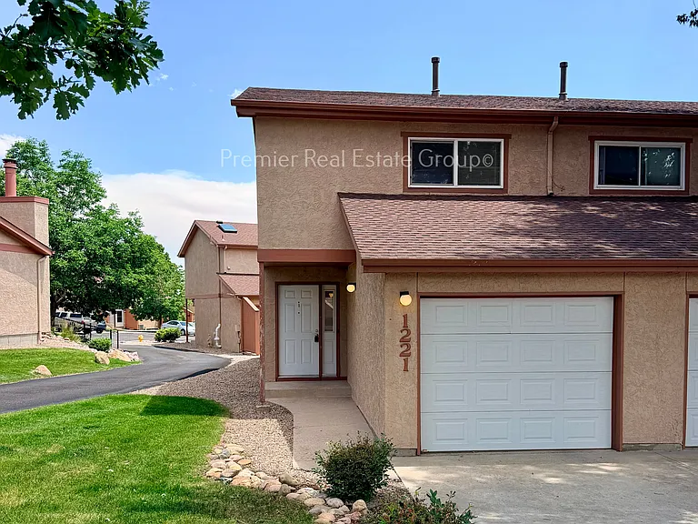 1221 Holland Park Blvd — Photo 3