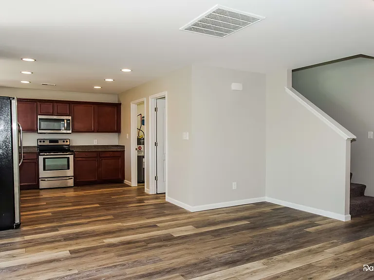192 Harold Murphy Dr — Photo 2