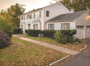 4 Jesse Way, Mount Sinai, NY 11766