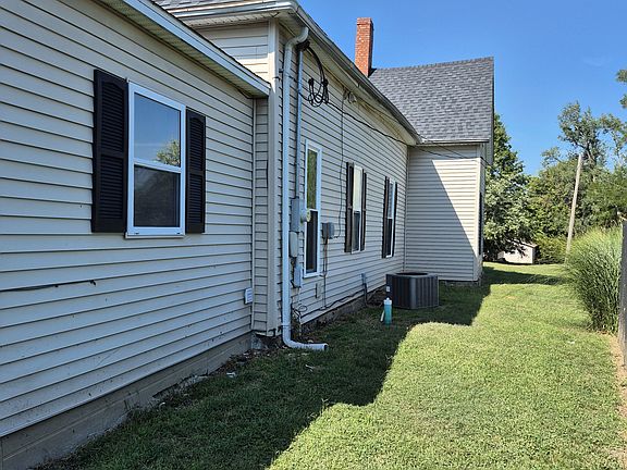 2nd image of 417 E Elm St